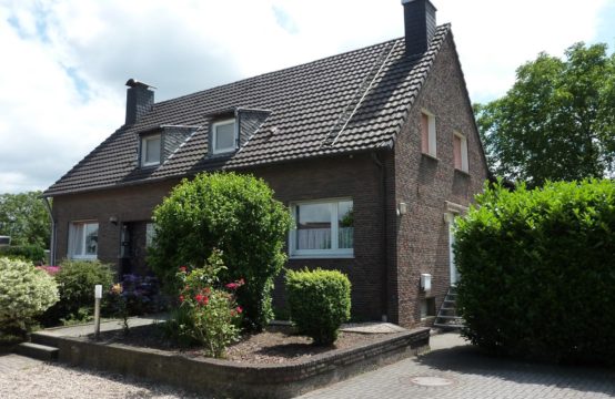 Geräumiges &#038; helles Ein- / Zweifamilienhaus als Doppelhaushälfte mit gepflegter Gartenidylle in Voerde &#8211; Ork