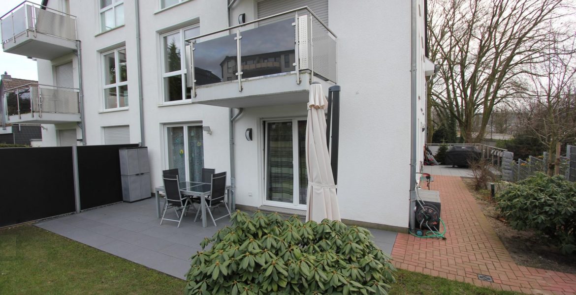Neuwertige & repräsentativ ausgestattete 4 Zimmer Wohnung mit Garten